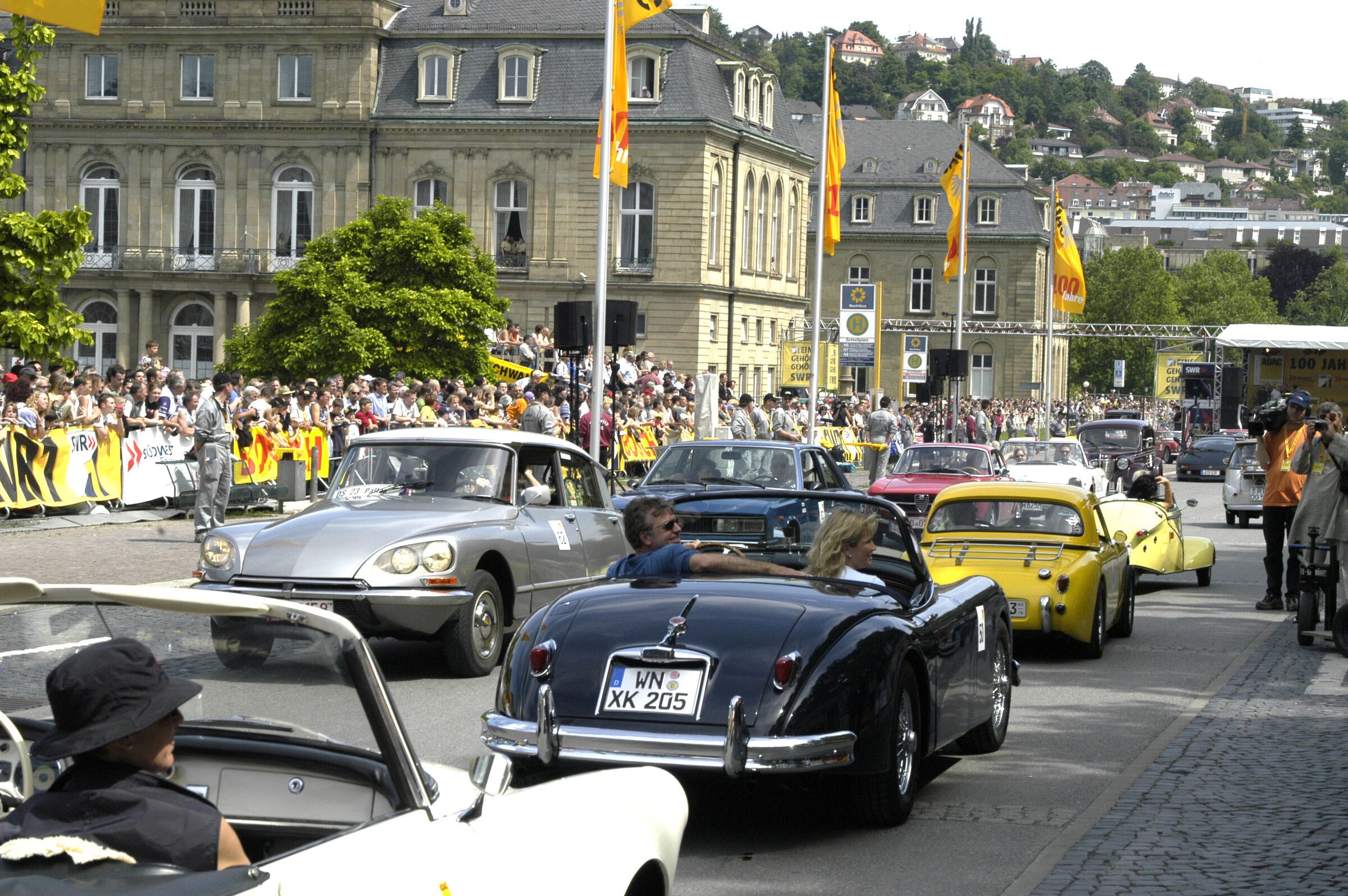 Großveranstaltung in Stuttgart mit Oldtimer-Korso